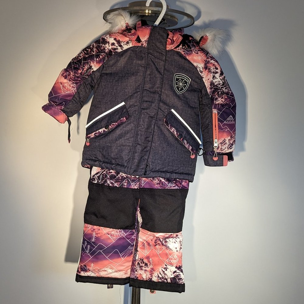 Adorable Two-Piece Snowsuit - Mountain Print in Pink and Purple - Size 2